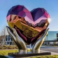 Скульптурная композиция сердце в ладонях (518273) монтаж арт-объект  в Красноармейске