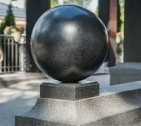 Декоративный шар из черного гранита (518209) сертификат - сфера арт-объект ø 500 мм. монолит массив  в Красноармейске