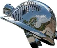 Каска - скульптура абстрактная скульптура из нержавеющей стали на заказ — Красноармейск