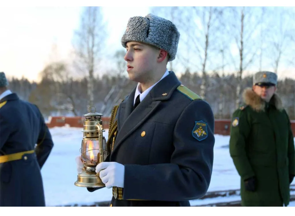 Фонарь для переноса вечного огня в Красноармейске 